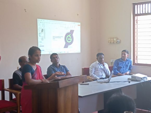 A Discussion with Entrepreneurs in Vavuniya